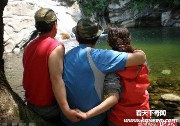抓拍疯狂男女们当众大胆亲热的雷人场面(组图)